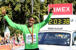 World-record holder Patrick Makau, seen here after winning the 2011 Berlin Marathon, will run in Frankfurt. © www.PhotoRun.net